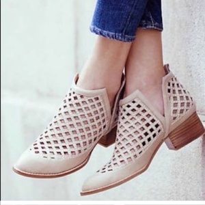 Jeffry Campbell Taggart Weaved taupe Booties